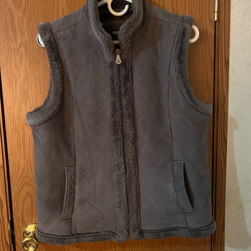 Jaclyn Smith Gray Quilted Vest